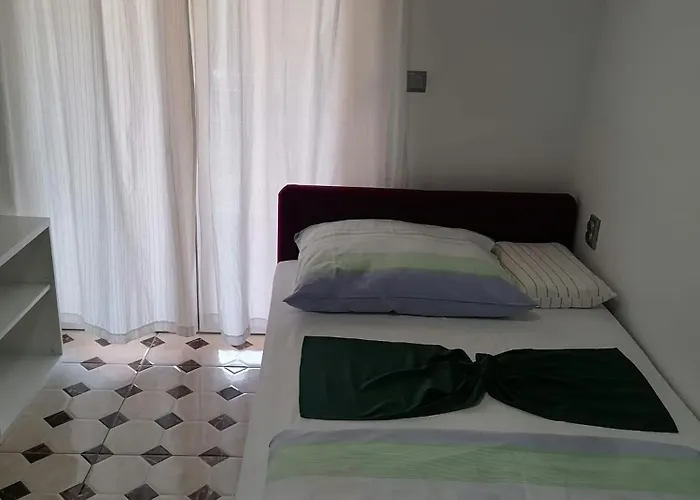 Lana Rooms